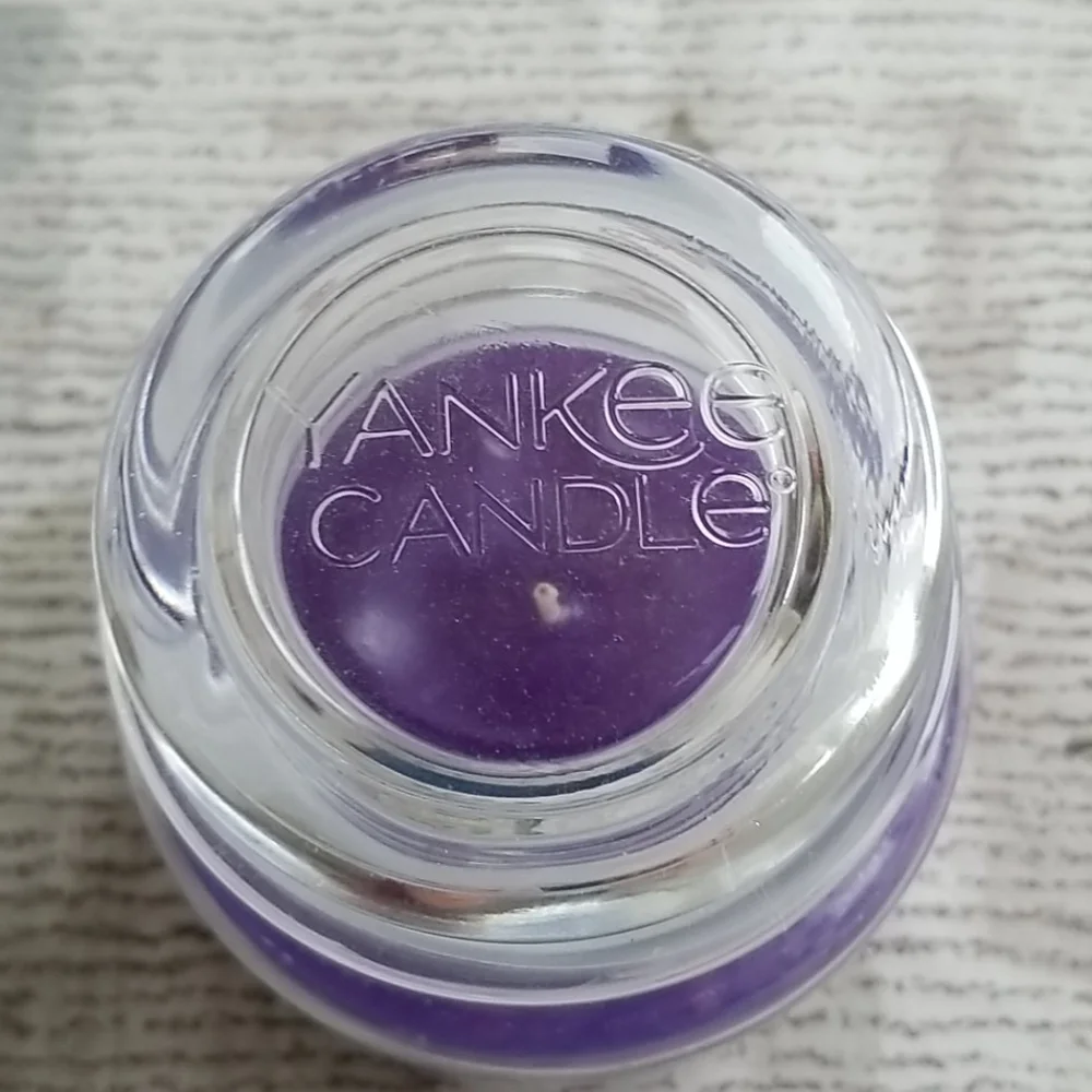 Yankee Candle Lilac Blossoms Medium NEW